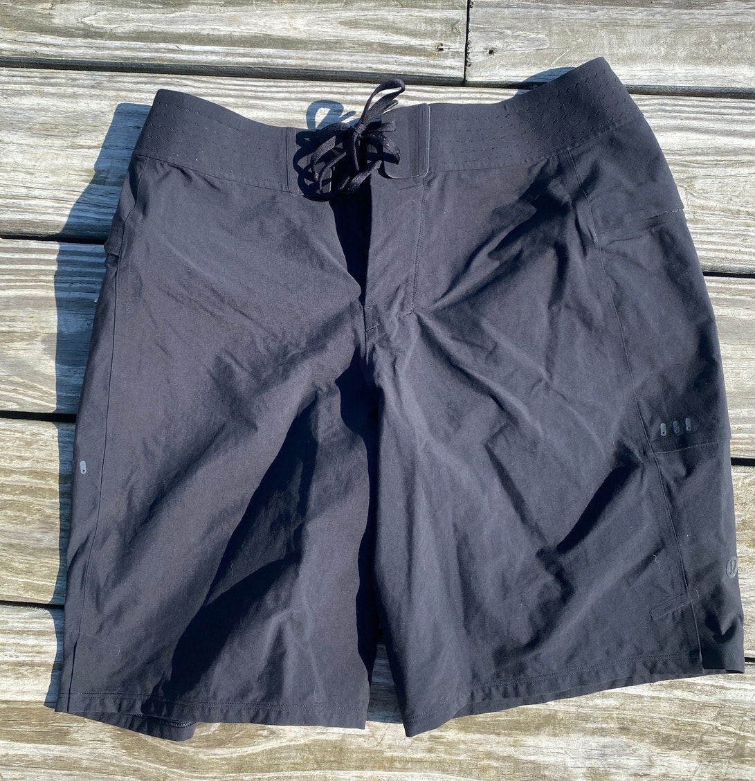 Men's Lululemon Current State Board Shorts - Black - Size 30.